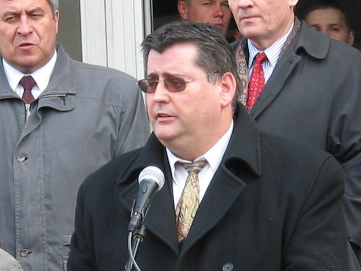 Гости выставки во время обхода стендов