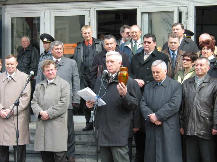 Работа выставочных стендов в первый день форума