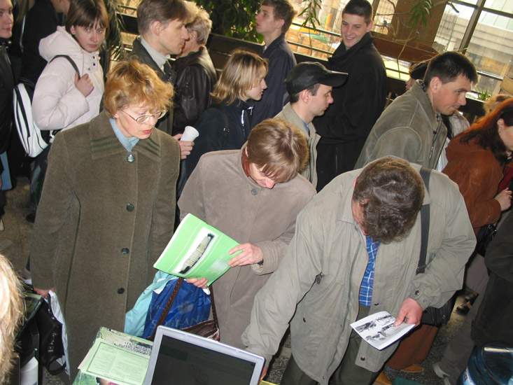 Уличная торговля во время выставки в Бресте