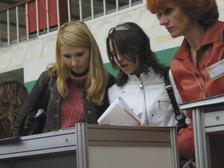 Посетители и обсуждение водного туризма