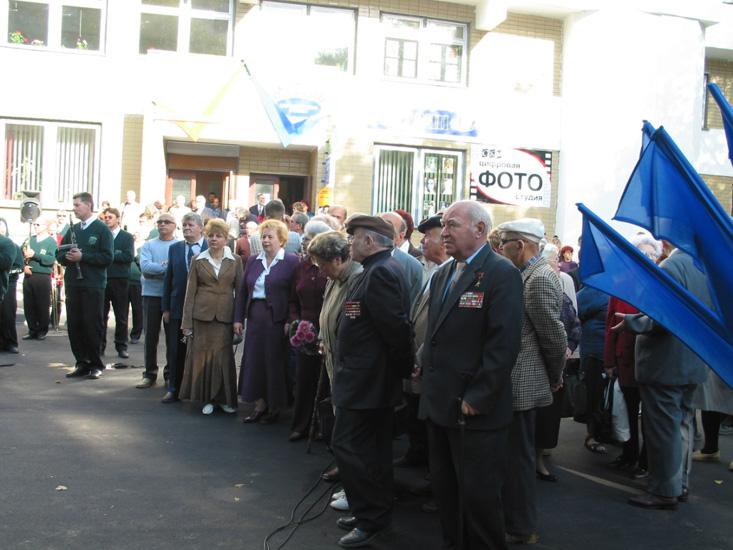 Перед открытием мемориальной доски Менахему Бегину