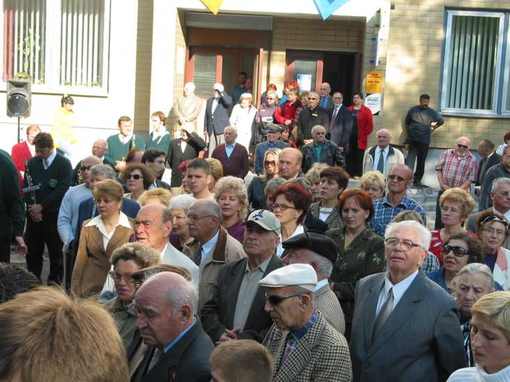 Брестчане на церемонии открытия мемориальной доски