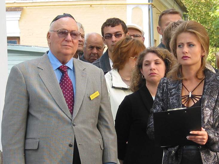 Ларри Шенкер на церемонии открытия мемориальной доски