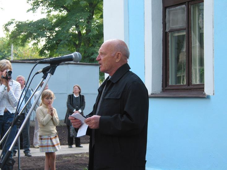 Борис Брук на церемонии открытия мемориальной доски